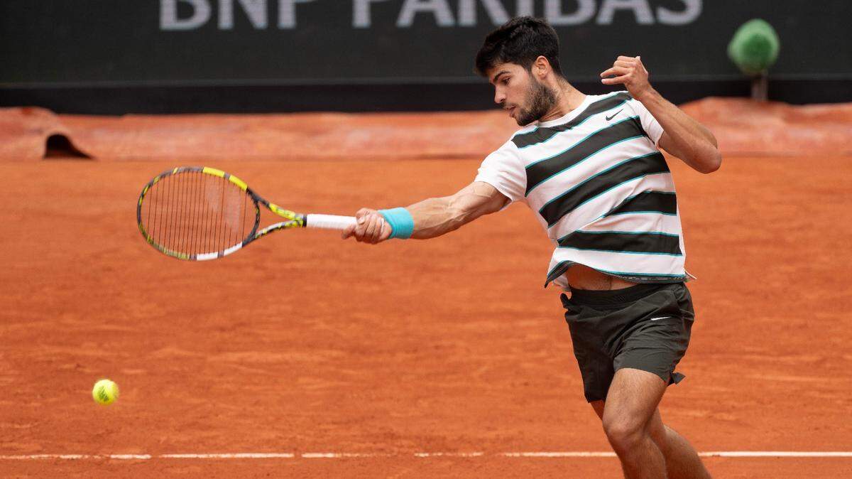 El español Carlos Alcaraz avanzó a cuartos de final en Roland Garros tras derrotar este domingo 7-6 (10/8), 6-3, 4-6, 6-4 al estadounidense Ben Shelton.