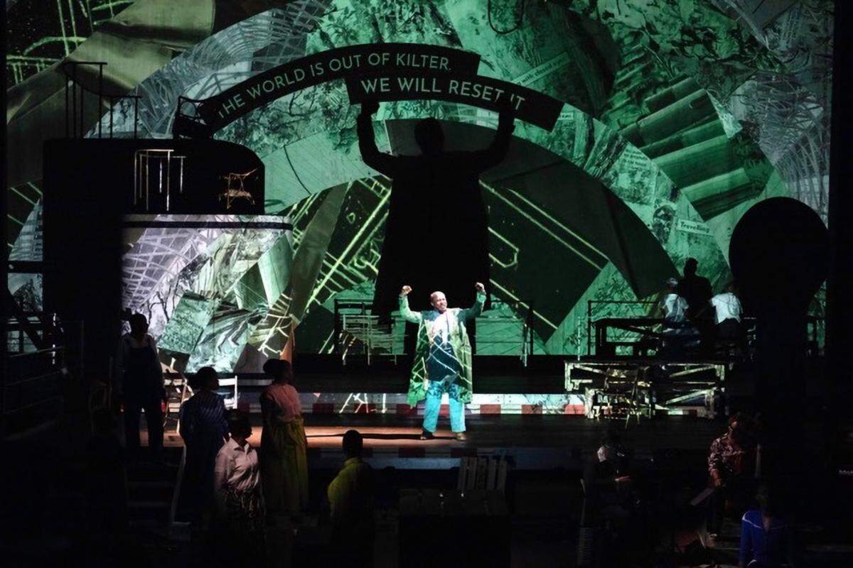 Las puestas en escena de William Kentridge, como “The Great Yes, The Great No”, parten de una idea seminal que crece y se metamorfosea incontables veces.