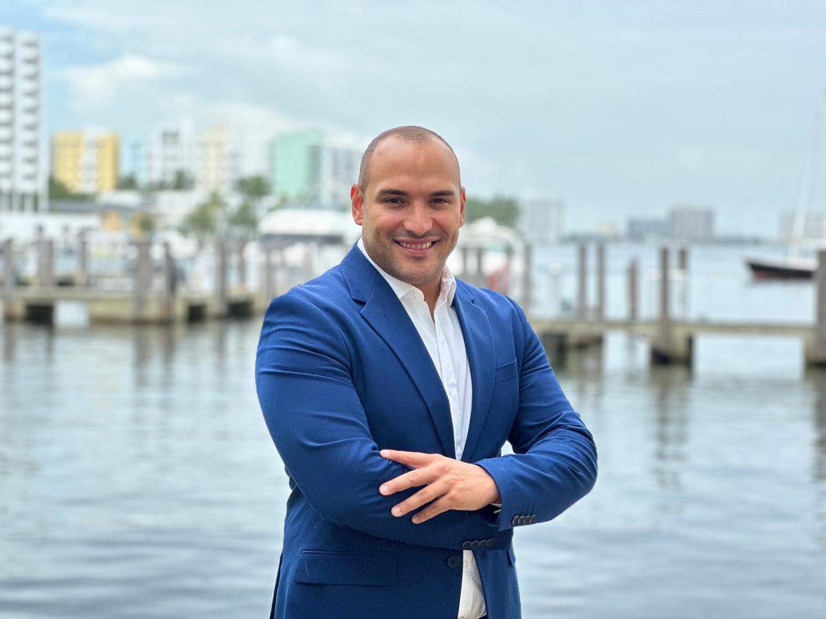 “Históricamente, los intereses hipotecarios son cíclicos. Sin embargo, siempre, indistintamente del momento, el mejor tiempo es cuando el comprador tiene las condiciones ideales para la transacción”, explica Carlos Javier Linares.