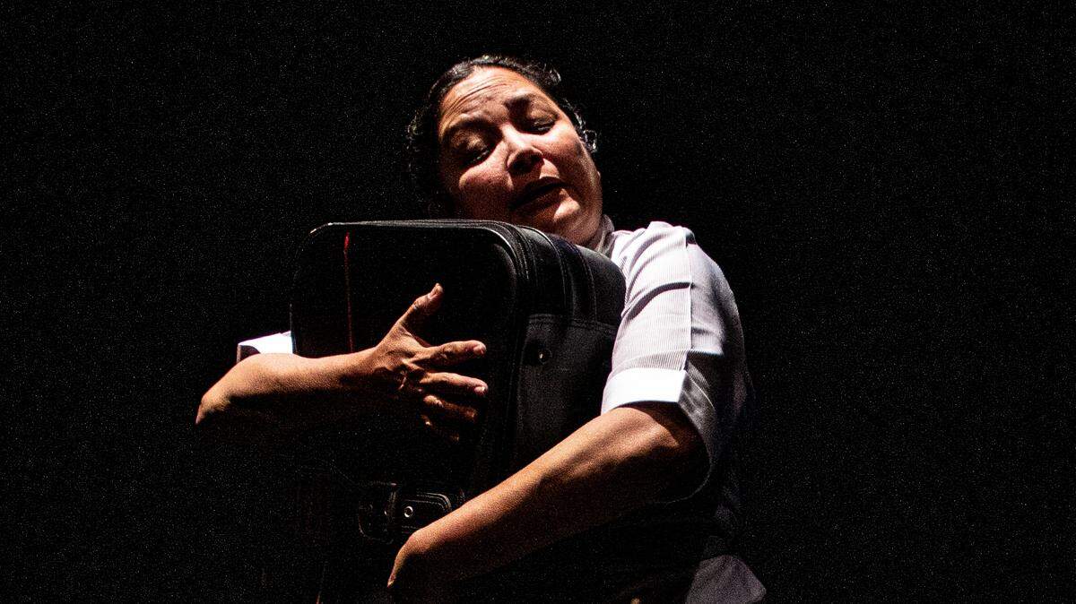 Neher Jacqueline Briceño inaugura el “Teatro a solas’ con la obra ‘Cántame sobre el amor… y otras torturas’.