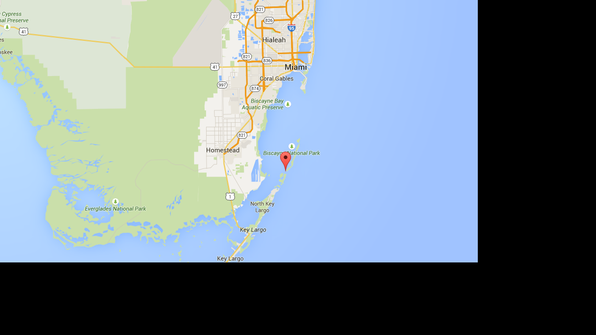 Las idílicas islas situadas cerca de la bahía de Cayo Vizcaíno (Key Biscayne) esconden una historia de la que solo asoma a los visitantes el nombre del canal que serpentea entre ellas, Caesar's Creek, y el de una roca de grandes dimensiones, Caesar's Rock, entre los cayos de Rhodes y Elliott.