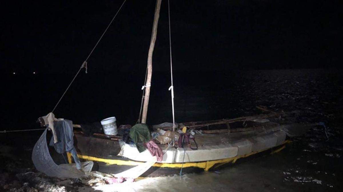 Embarcación en la que llegaron 12 migrantes cubanos a Cayo Bajo Matacumbe el martes 3 de abril del 2018.