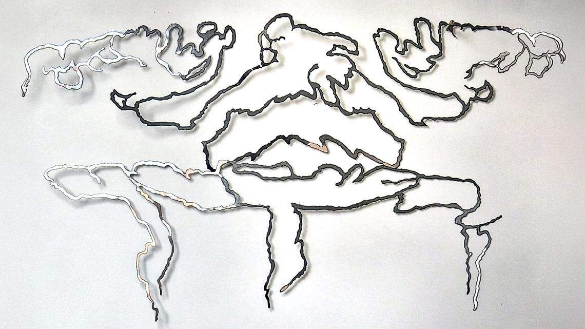 ‘Light Calligraphy #13 Red’, 2014, acero inoxidable, 27 1/5 x 42 1/10 pulgadas.