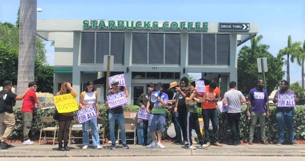 Empleados de la sucursal de Starbucks de Hialeah denuncian que la corporación intenta “destruir la sindicalización”. /