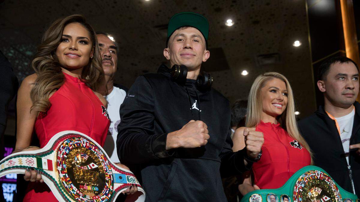 GENNADY GOLOVKIN posa con sus fajas en la T-Mobile Arena el 11 de septiembre de 2018, previo a su pelea del próximo sábado contra Canelo Álvarez en Las Vegas.