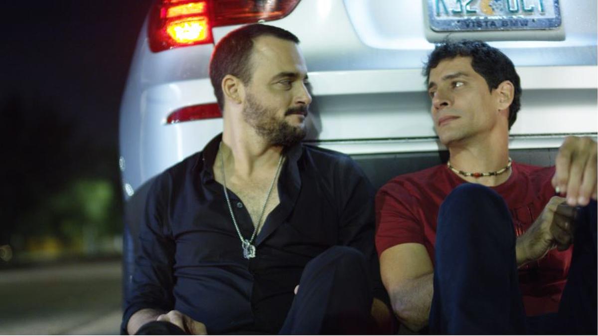 Ariel Texidó y Adrián Mas en una escena de “Animal nocturno”.