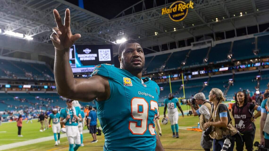 Los Dolphins pierden a su hombre de acero y se debilita  aún más su línea defensiva. ¿Qué opciones hay?