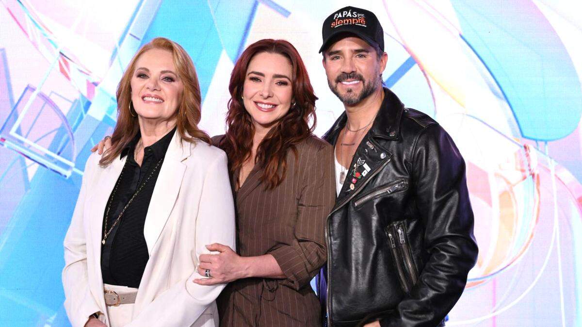 José Ron, Ariadne Díaz y Erika Buenfil
.
