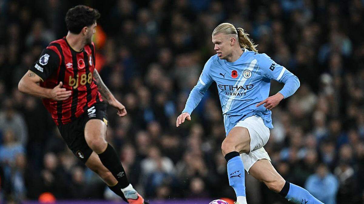Con doblete de Erling Haaland (der.), el  Manchester City se colocó provisionalmente segundo en la clasificación de la Premier League tras una victoria 3-1 sobre el equipo que ocupaba esa posición, el Bournemouth, el domingo en la 10ª jornada del campeonato inglés.      