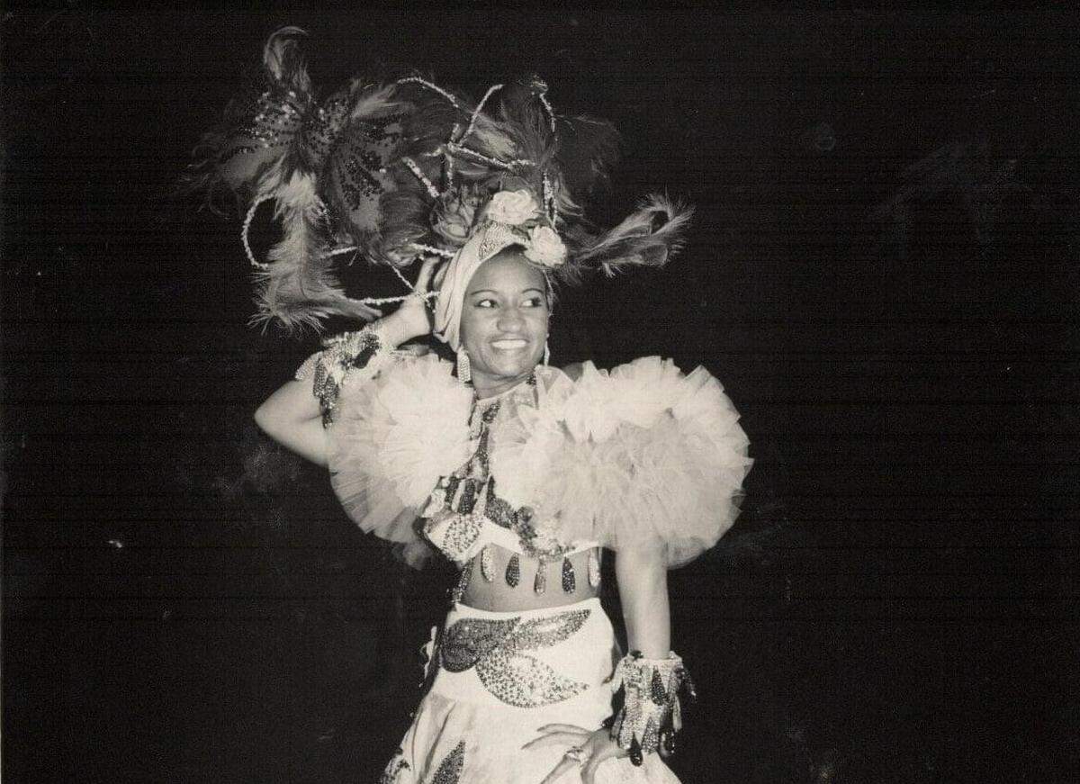 Celia Cruz en una producción del cabaret Tropicana durante la década de 1950