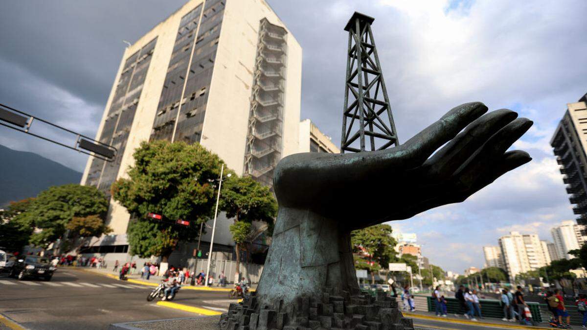 Hugo Chávez politizó PDVSA, expulsó a su capital humano, subordinó la empresa a un proyecto ideológico y convirtió el petróleo en instrumento geopolítico.