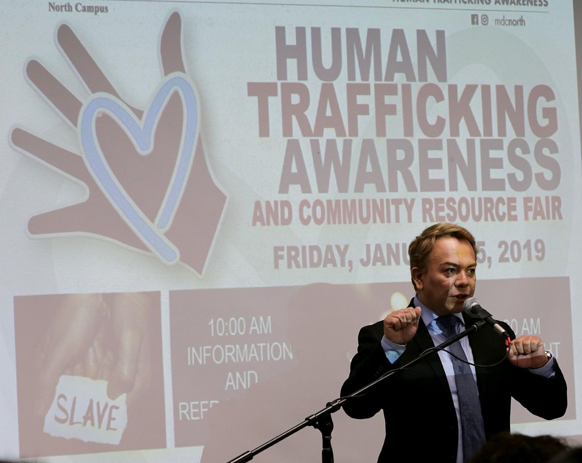 Francesco Duberli, fundador y director ejecutivo de Survivors Pathway, una organización que ayuda a víctimas de delitos como el tráfico humano y la explosión sexual en la feria Human Trafficking Awareness and Community Resource Fair, el 25 de enero, en el Carrie P. Meek Center Entrepreneurial Education Center, del Miami-Dade College.