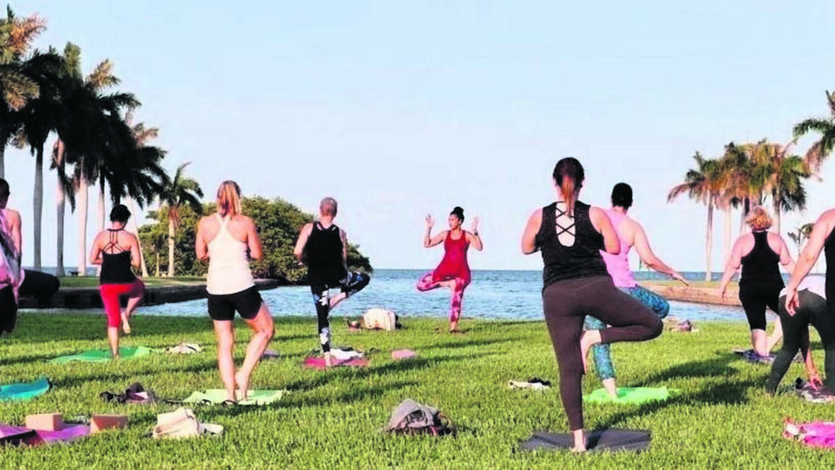 Yoga de Luna llena en Deering Estate.