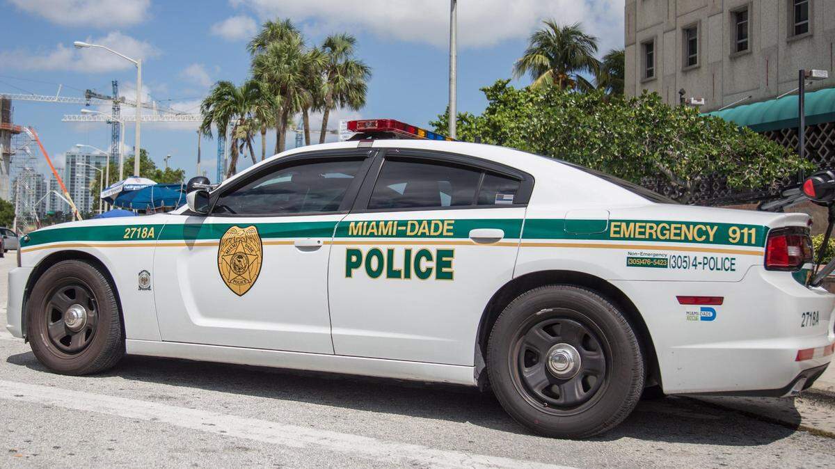 En virtud de la legislación aprobada 1 de mayo de 2023, en Tallahassee, el Proyecto de Ley 1595 de la Cámara permite un cambio gradual en lo que el público verá de las fuerzas del orden del condado una vez que el nuevo jefe de policía de Miami-Dade asuma el cargo en enero de 2025. 
