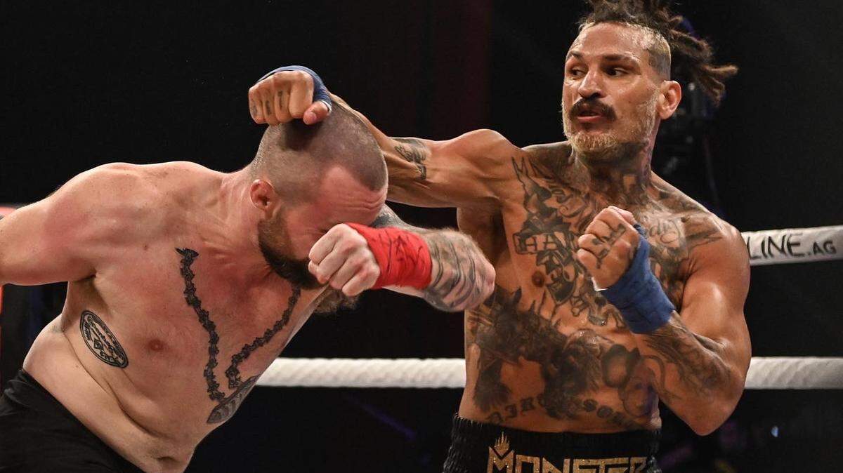 Ulysses Díaz (der.) sacó a su perro interior para morder cuando más le hacía falta. El cubano superó por la vía rápida a Sawyer Depee en una de las peleas más emocionantes que vivió el evento Knucklemania.