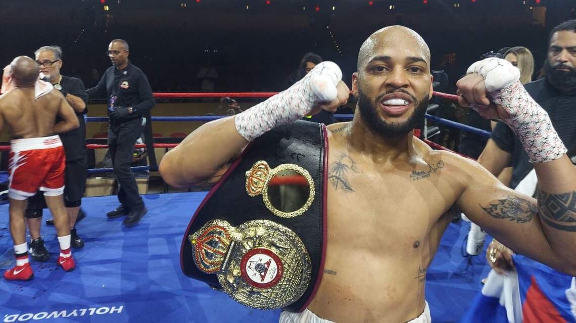 Boxeador cubano supera la prueba más dura de su carrera al vencer por nocaut en el Hard Rock Live