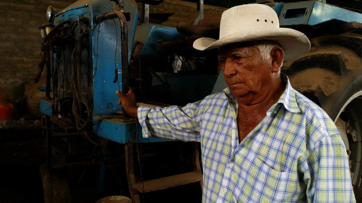 El agricultor Juan Daniel Arzola tiene que alimentar a los trabajadores de su finca en estado venezolano de Guárico.