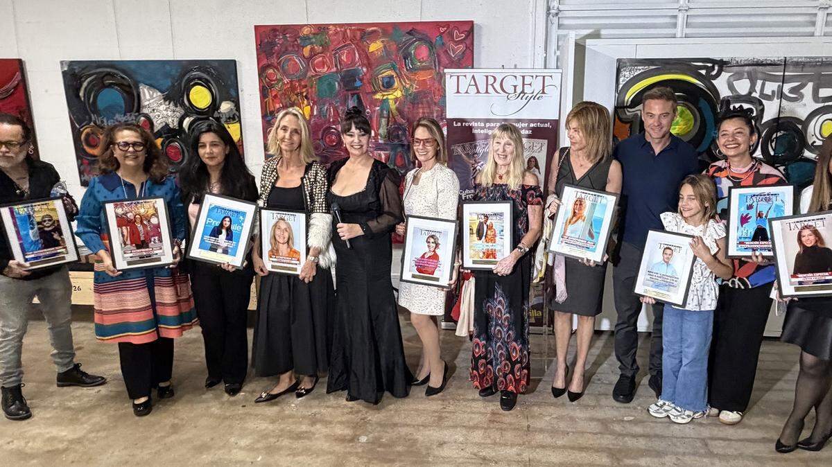 Nancy Clara con los ganadores del premio ‘Top Entrepreneur 2025’
.