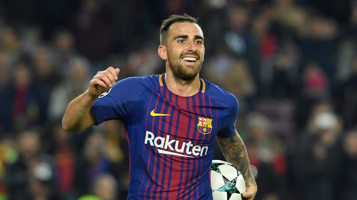 El delantero Paco Alcácer, por el que el Barcelona pagó 30 millones de euros al Valencia en el verano de 2016, se marcha cedido una temporada al Borussia Dortmund a cambio de unos 2 millones de euros además de la ficha del jugador.