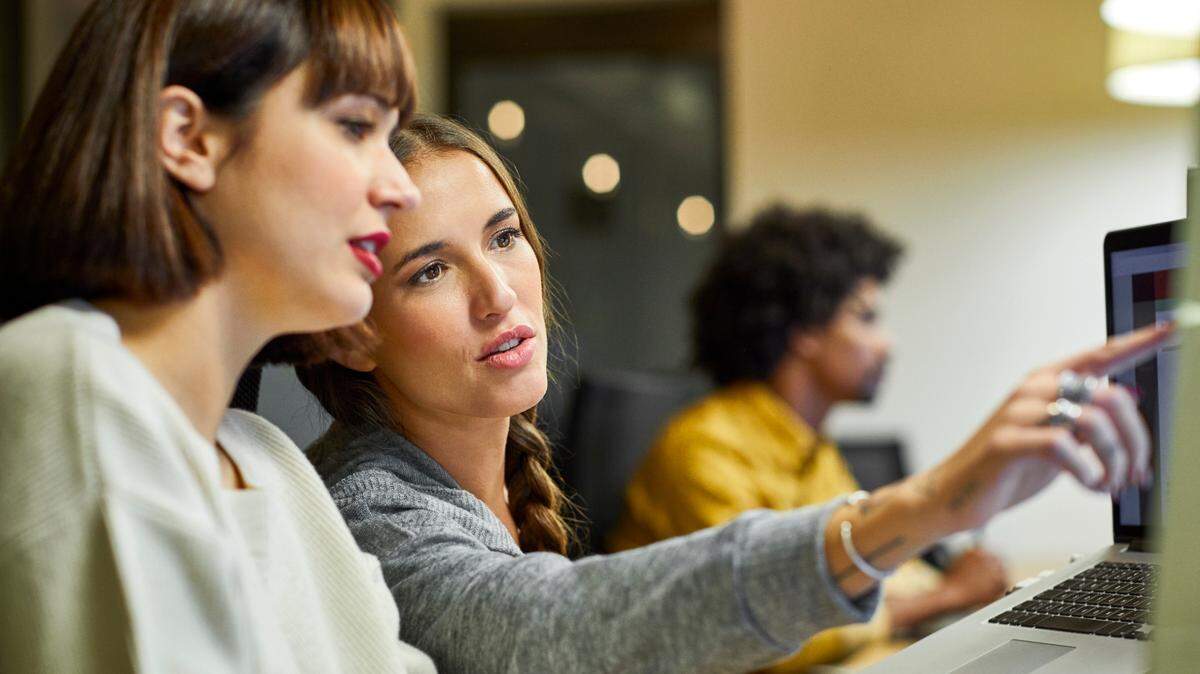 La competencia empresarial actual implica que los nuevos lideres inspiren y motiven a sus empleados para construir empresas rentables.