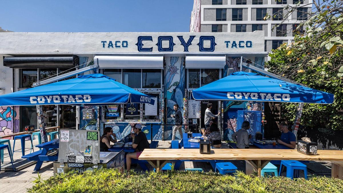 El exterior de Coyo Taco en 2300 NW Second Ave. en Miami. También hay sucursales en Brickell, Coral Gables, Fort Lauderdale, Lisboa y Medellín, Colombia.