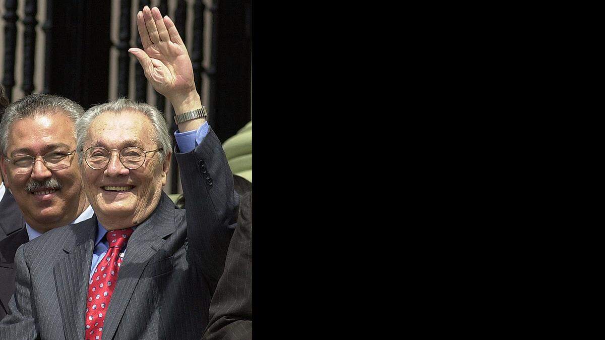 Luis Miquilena (der.), antiguo mentor y  crítico del fallecido ex presidente 
venezolano Hugo Chávez.