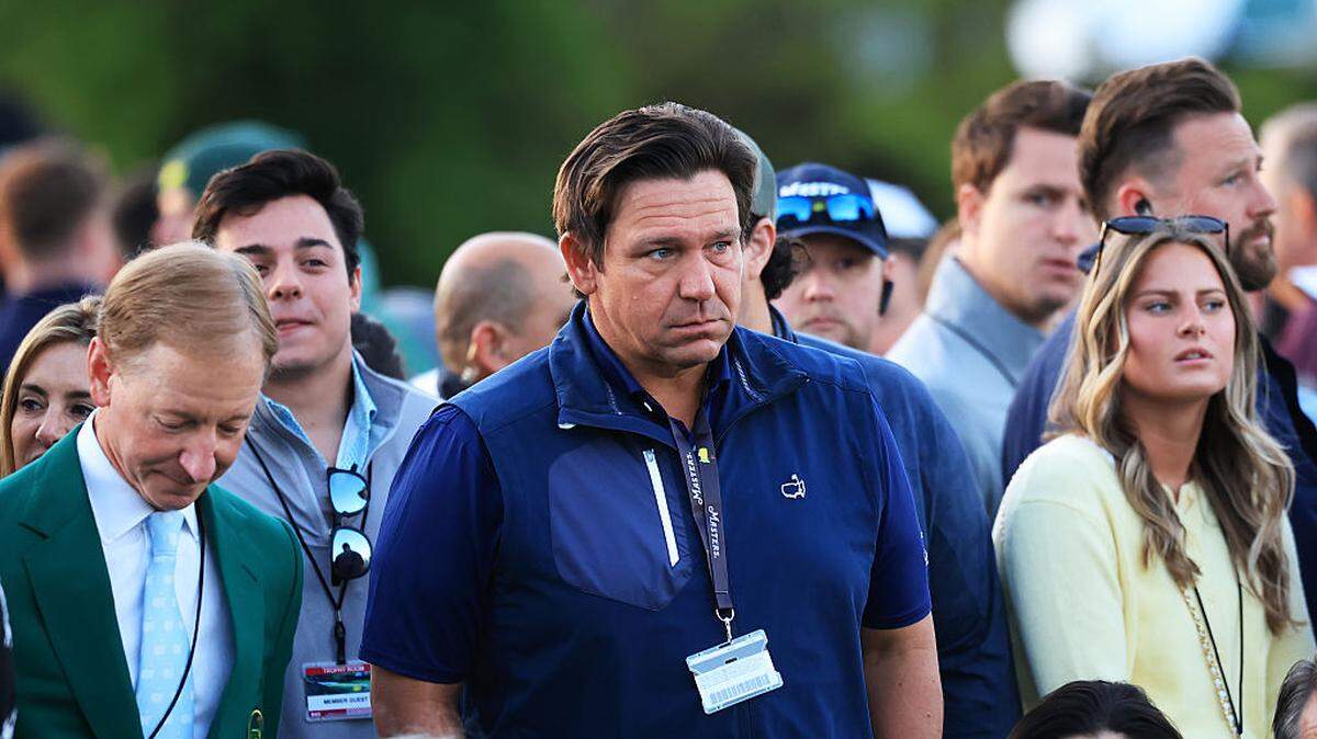 El gobernador de Florida, Ron DeSantis, asiste a la primera ronda del Torneo Master en el Club Nacional de Golf Augusta, en Georgia, el 9 de abril de 2026.