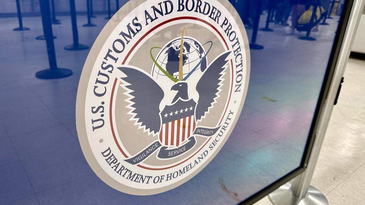 Foto de archivo. El Departamento de Seguridad Nacional (DHS) anunció que alrededor de 1,6 millones de personas que se encontraban ilegalmente en Estados Unidos se han “autodeportado” en los últimos meses. 