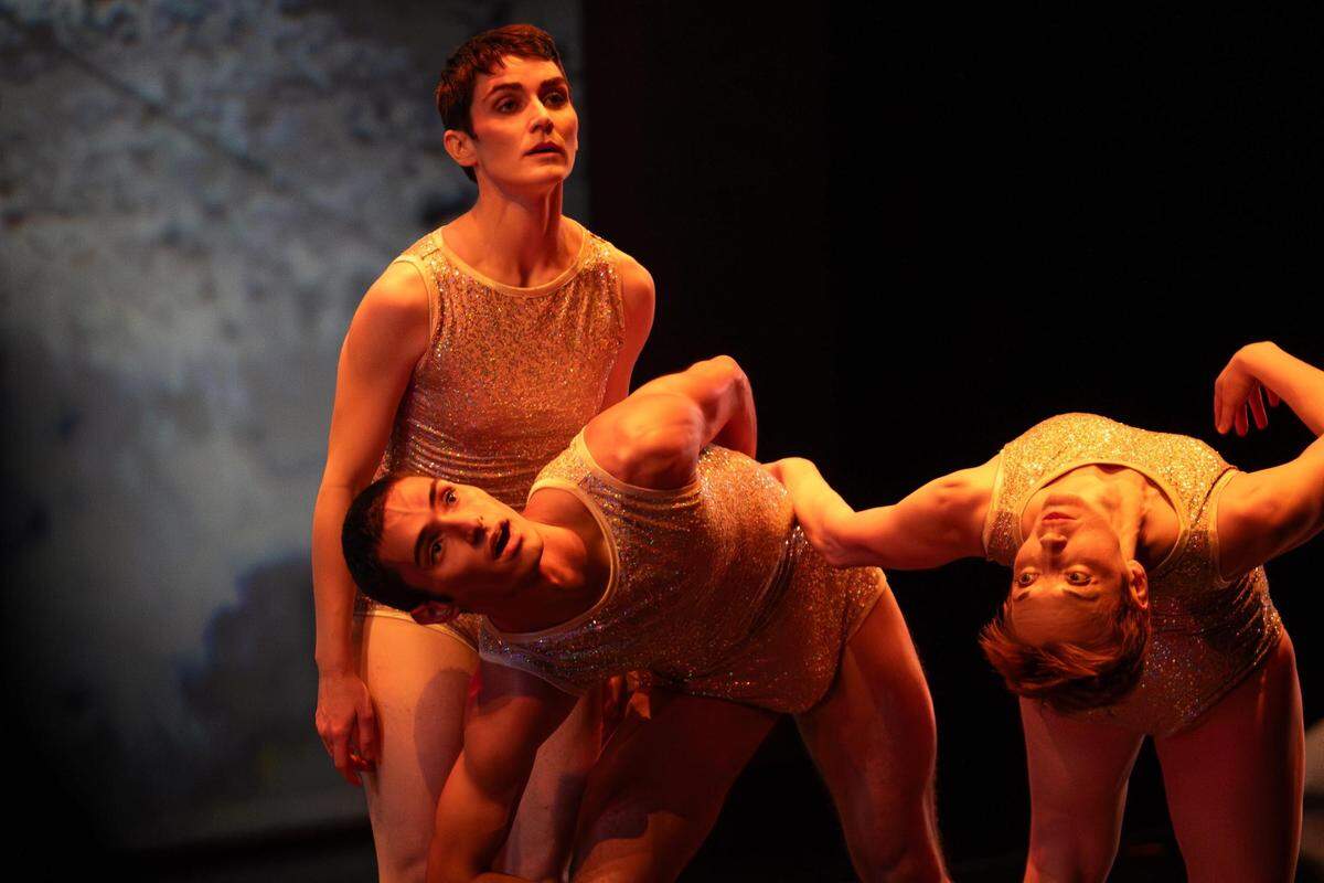 Meredith Barton, Isaiah González y Amy Trieger en “Cloud9” de Brigid Baker, la primera obra en el programa.