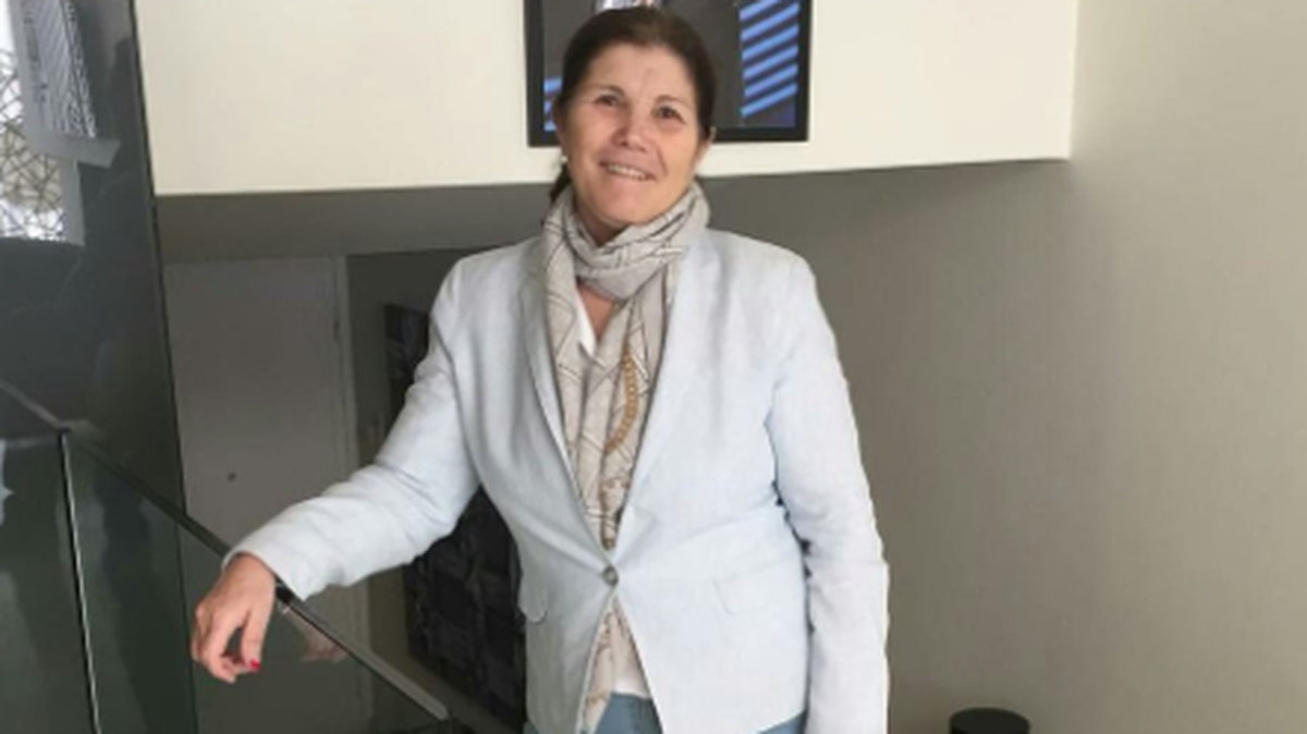 Dolores Aveiro, madre del futbolista luso Cristiano Ronaldo, lanzará una línea de productos portugueses que incluye tres vinos y un aceite de oliva, en colaboración con la marca Queijaria Nacional.