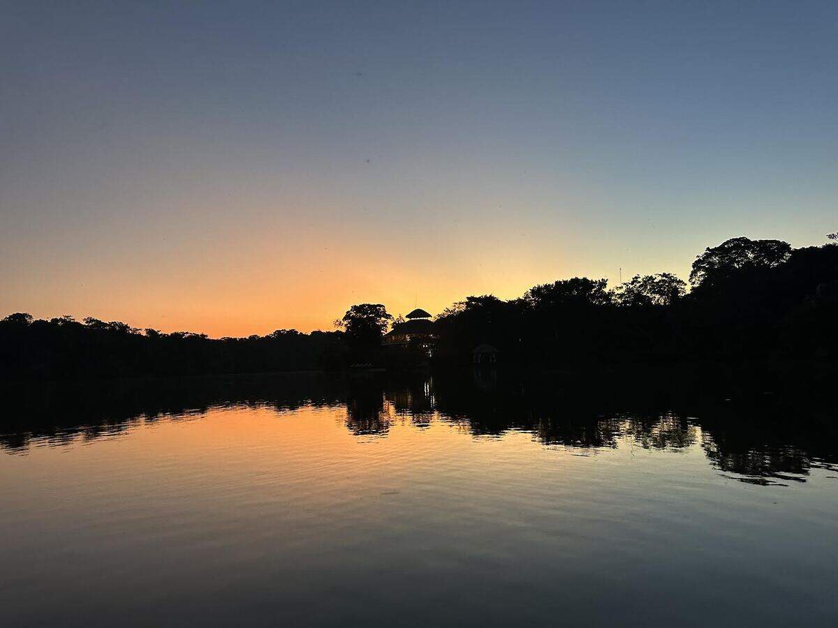 Atardecer en el Parque Nacioinal Yasuní, Amazonía ecuatoriana.