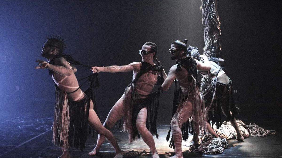 José Ramón Corral, Lize-Lotte Pitlo, Enrique Villacreces y Charlene Francois en “Bio’Ngo”, de Lukas Avendaño, que tuvo su estreno mundial el 23 de agosto en el Sandrell Rivers Theatre. 