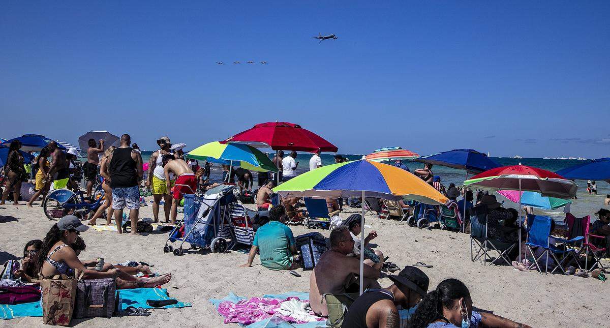 Memorial Day Weekend: Miami Beach Air & Sea Show.