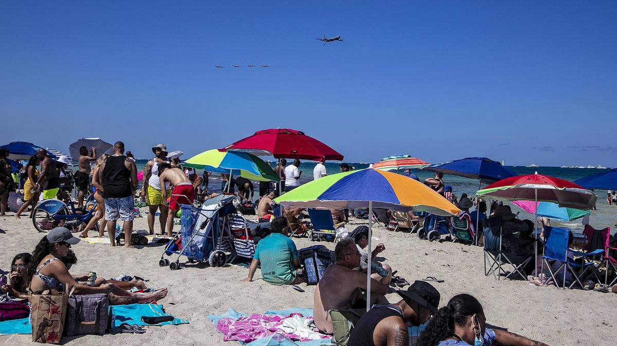 File photo from Memorial Day weekend and the Miami Beach Air & Sea Show in 2021. South Florida’s weather may not be as sunny for the 2022 holiday, the National Weather Service suggests.