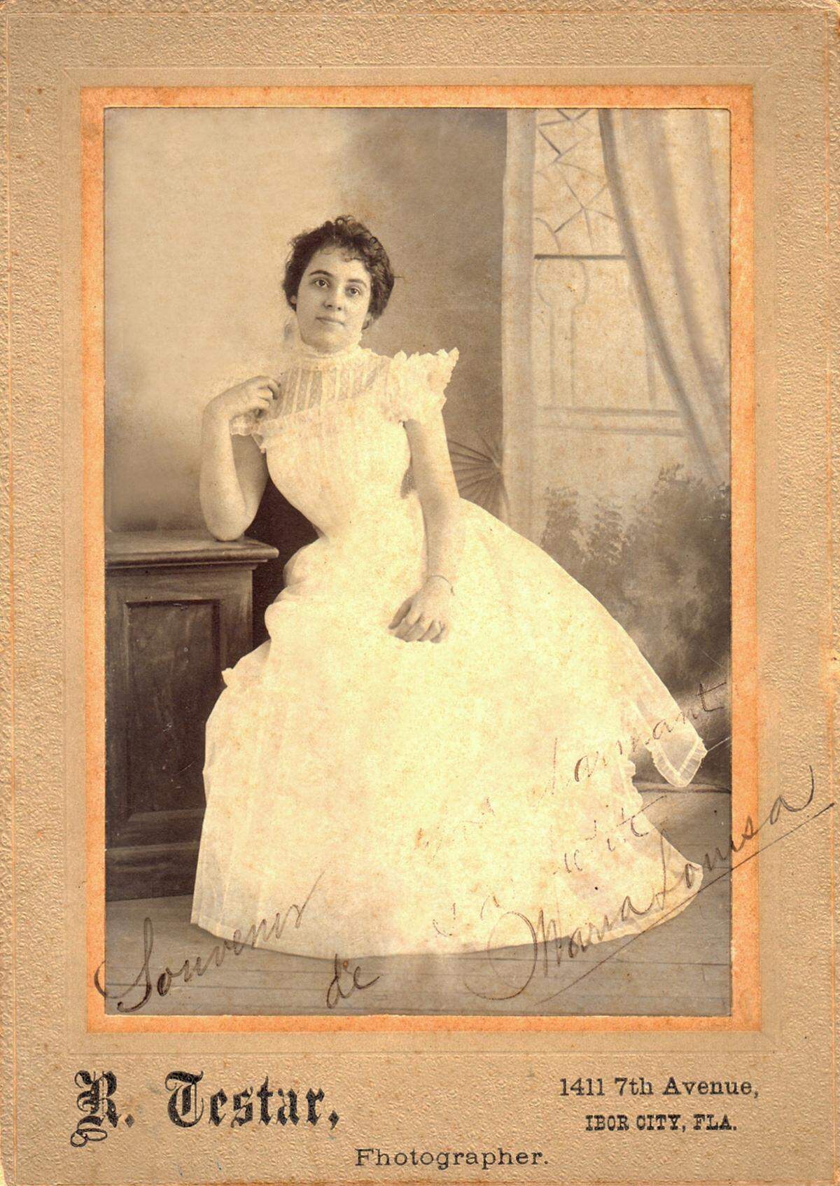 María Luisa Sánchez (futura esposa del&nbsp;patriota y político Orestes Ferrara). En el exilio de Tampa. Fotógrafo R. Testar, Ybor City, Tampa, c. 1898.&nbsp;