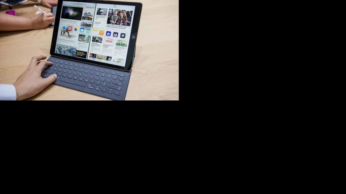 El precio inicial de venta será de 799 dólares, para la de 32 gigabytes de memoria, y hasta 1,079 dólares por la de 128 GB.