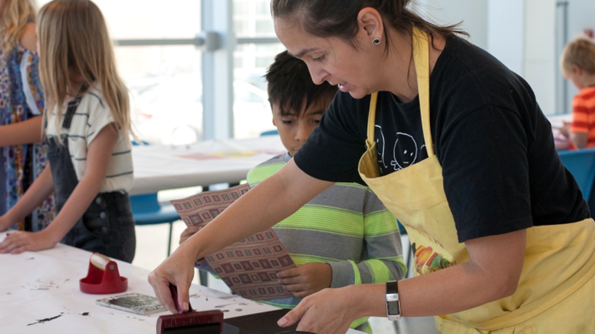 Programa de arte de otoño para niños del Museo Bass.