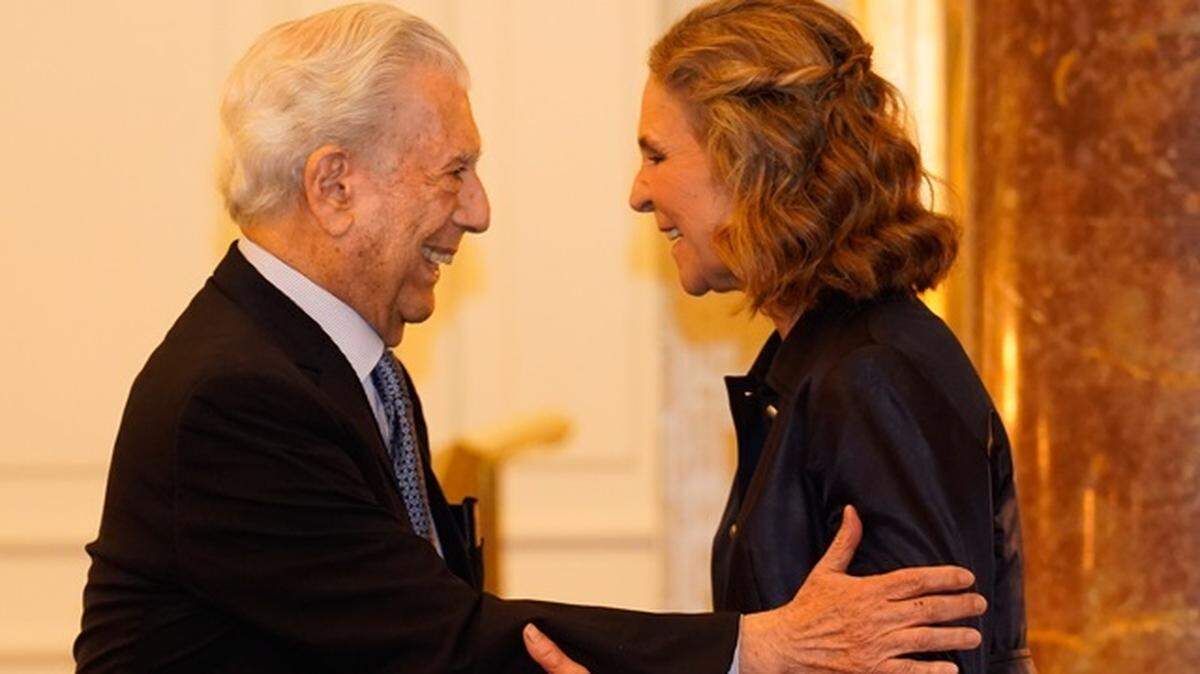 Mario Vargas Llosa y la infanta Elena durante la entrega del Premio Capote de las Artes 2022
Europa Press Reportajes / Europa Press
14/11/2022