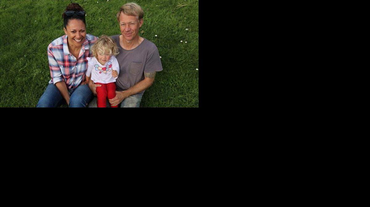 Amibah Hart junto a su hija Leila y Scott Anderson. 