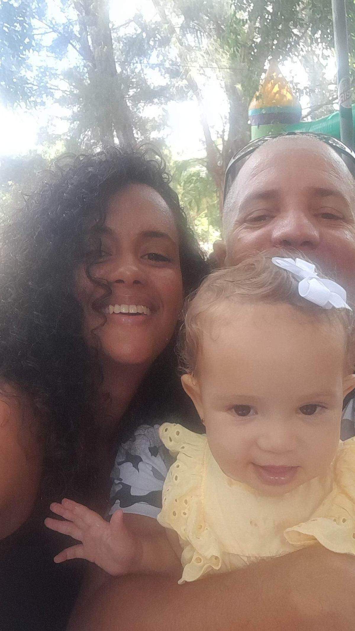 Kenia y su familia