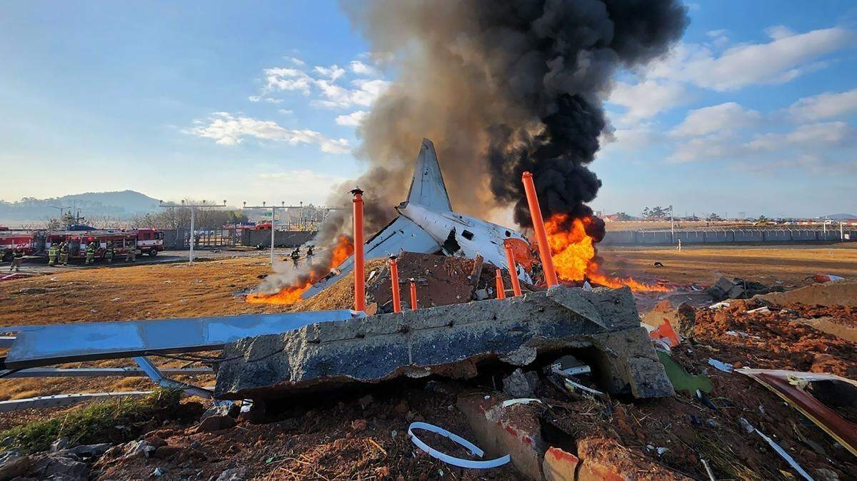 Un avión de la aerolínea Jeju Air se estrelló en el Aeropuerto Internacional de Muan, Corea del Sur, el domingo 29 de diciembre de 2024. 