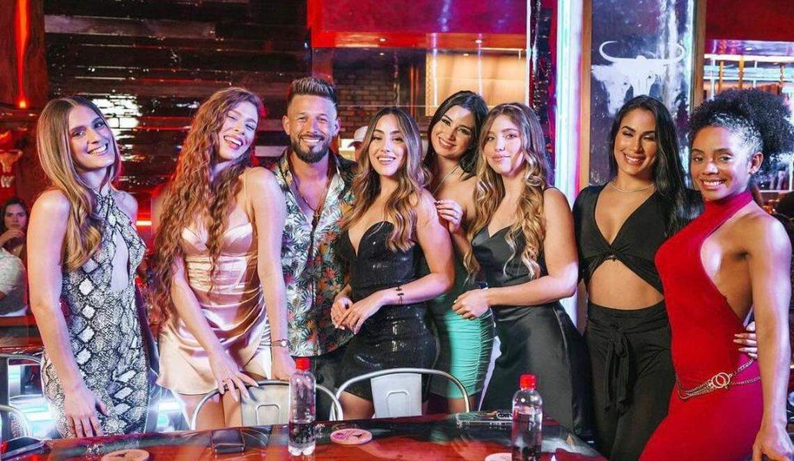 El restaurante El Toro Loco cuenta con un ambiente festivo.