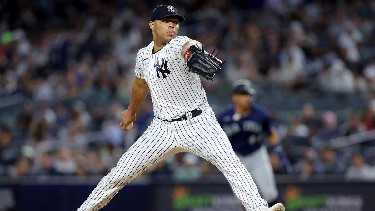 El comisionado Rob Manfred suspendió el miércoles al lanzador dominicano de los Yankees Jimmy Cordero por el resto de la temporada tras haber quebrantado el reglamento de violencia doméstica de las Grandes Ligas.