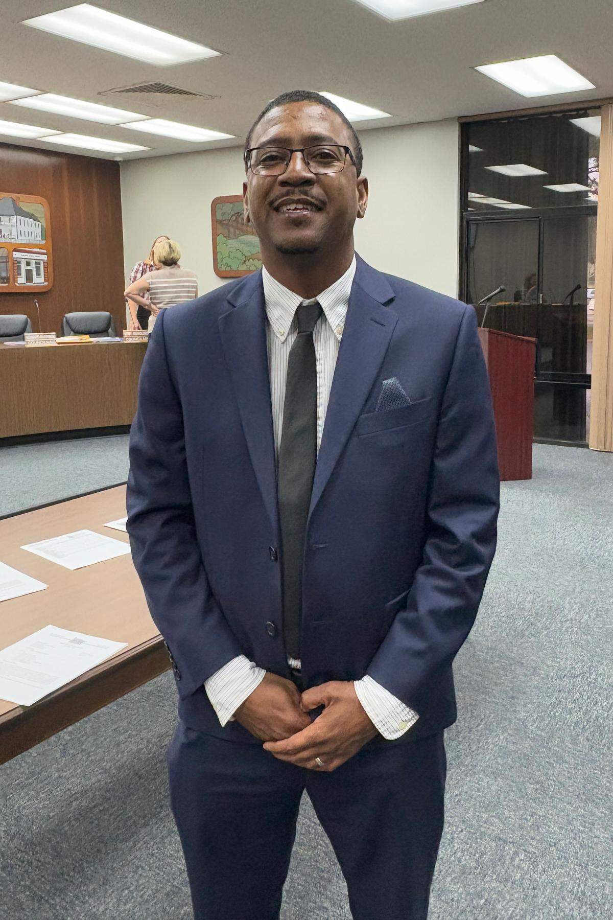 Camron Browning, médico en su tercer año de residencia, creció en Havana, Florida, y quiere ejercer allí. Dijo que “mi objetivo era poder volver a casa y servir a mi ciudad natal”.
