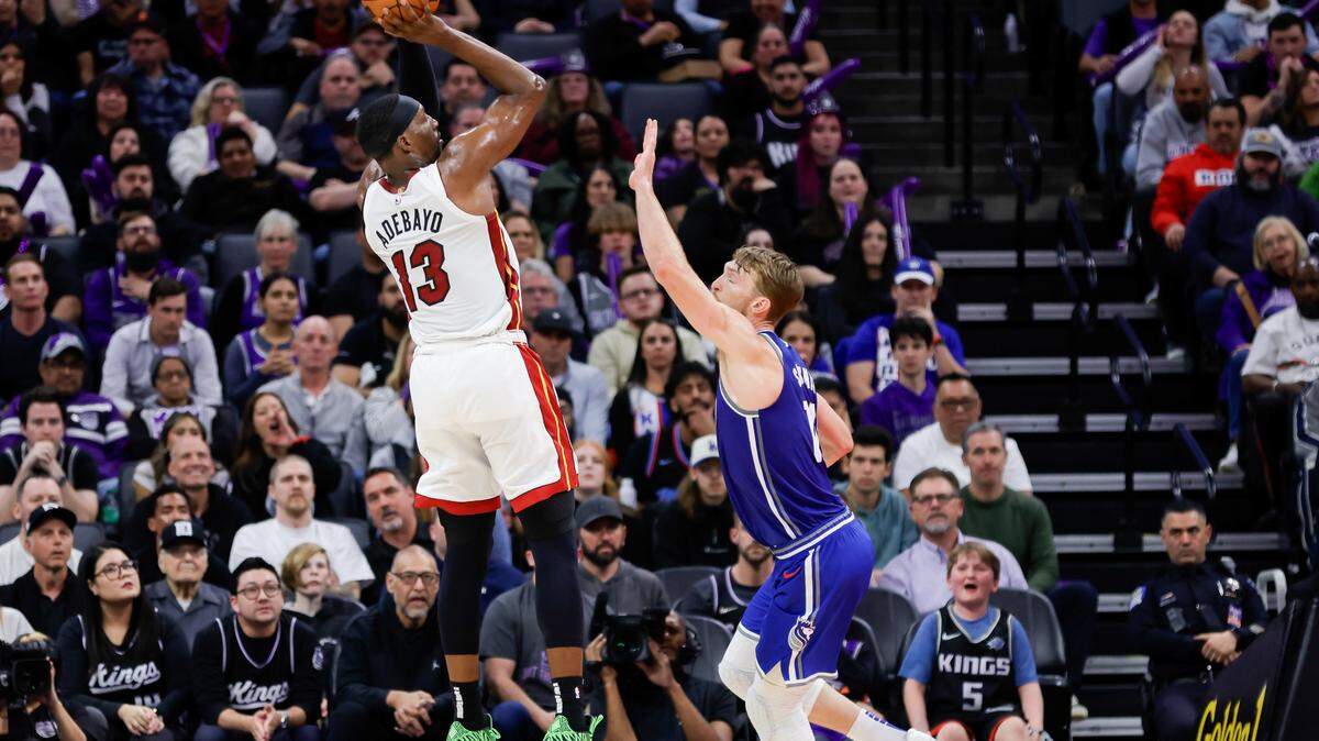 Bam Adebayo lideró la ofensiva del Heat de Miami en el partido ante los Kings en Sacramento el lunes. Anotó 28 puntos, con 10 rebotes, siete asistencias, dos robos y un bloqueo.