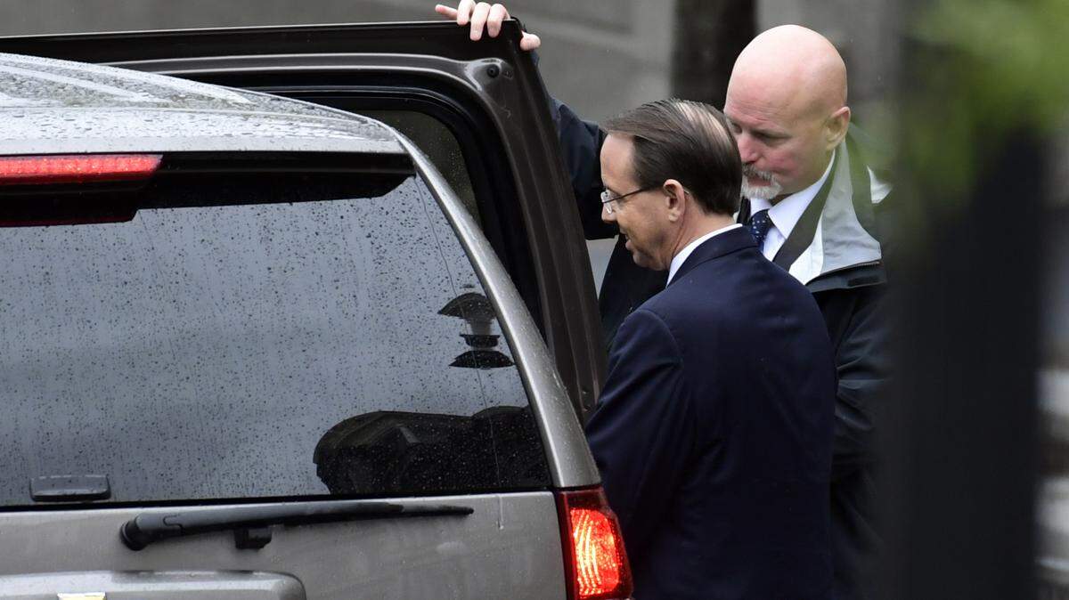 El subsecretario de Justicia Rod Rosenstein sale de la Casa Blanca el lunes 24 de septiembre del 2018.