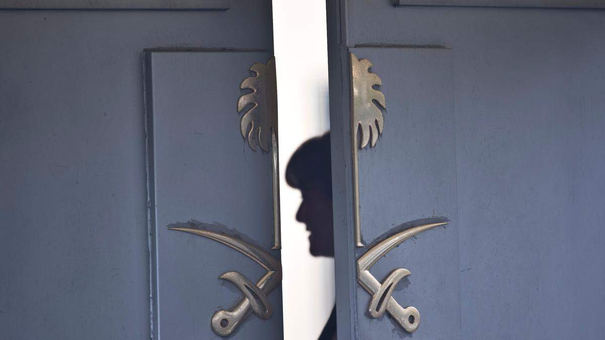 El macabro episodio ocurrido en el consulado saudí en Estambul, en el el periodista Jamal Khashoggi desapareció y se cree fue torturado, asesinado y descuartizado, trajo a la mente otras instancias en las que sedes diplomáticas se transformados en centros de terror.