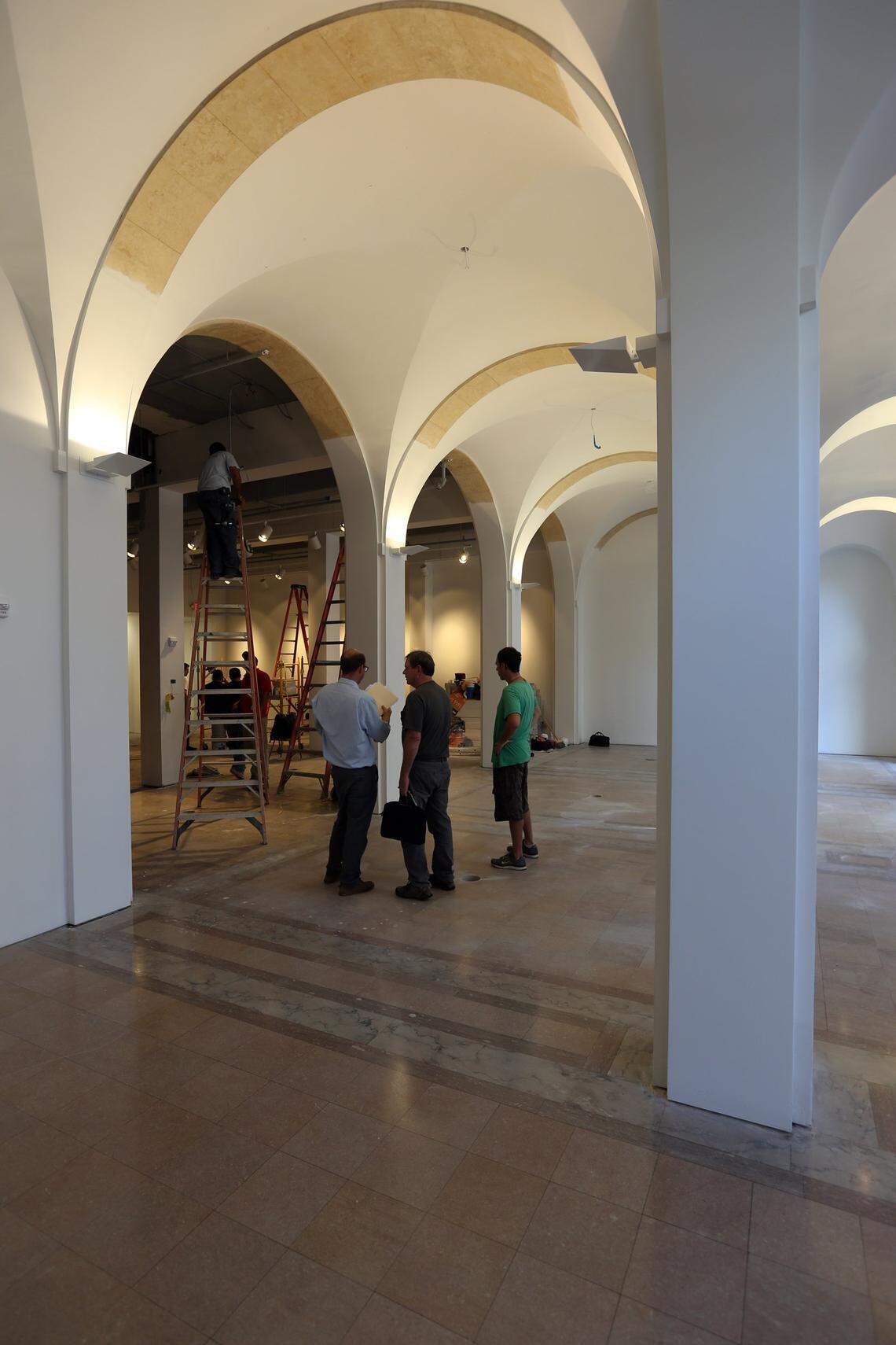 Allan Shulman, presidente del capítulo miamense del Instituto de Arquitectos de Estados Unidos, supervisa en el 2013 la renovación del edificio histórico del Servicio Postal en el downtown de Miami, una joya arquitectónica que la organización sin fines de lucro convirtió en un centro de diseño y arquitectura.