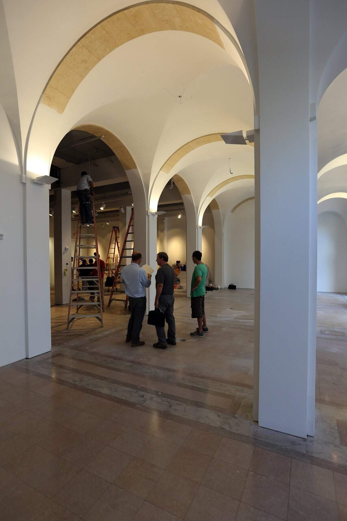 Allan Shulman, presidente del capítulo miamense del Instituto de Arquitectos de Estados Unidos, supervisa en el 2013 la renovación del edificio histórico del Servicio Postal en el downtown de Miami, una joya arquitectónica que la organización sin fines de lucro convirtió en un centro de diseño y arquitectura.