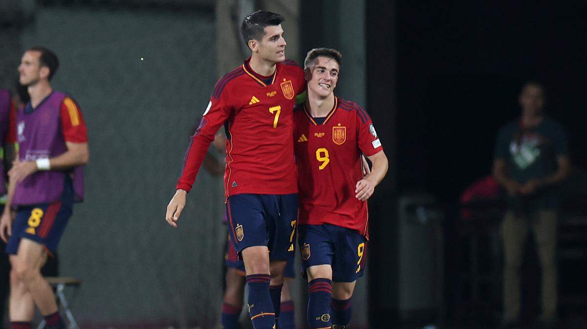 Alvaro Morata (izq.) anotó un gol en el triunfo de España 2-0 ante Escocia en el partido de las eliminatorias de la Eurocopa, celebrado el 12 de octubre de 2023 en Sevilla.
